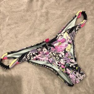 VS scrunch swim bottoms size M